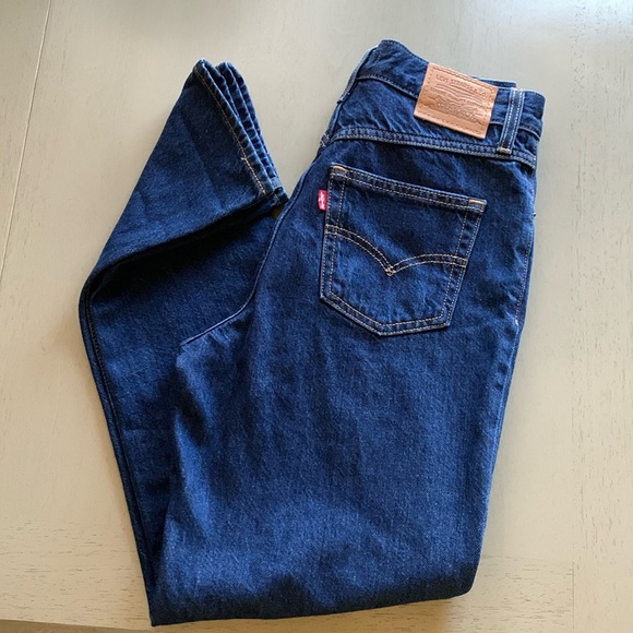 Levi's Denim - NWOT Levi's mom jeans size 27